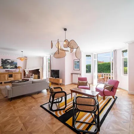 Βίλα Clr - Stunning Renovated House With Pool To Rent *