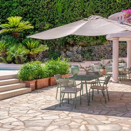 Clr - Stunning Renovated House With Pool To Rent *