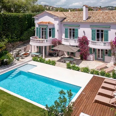 Clr - Stunning Renovated House With Pool To Rent
