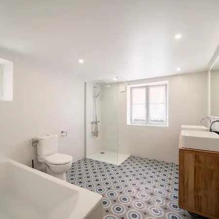 Clr - Stunning Renovated House With Pool To Rent Λε Κανέ